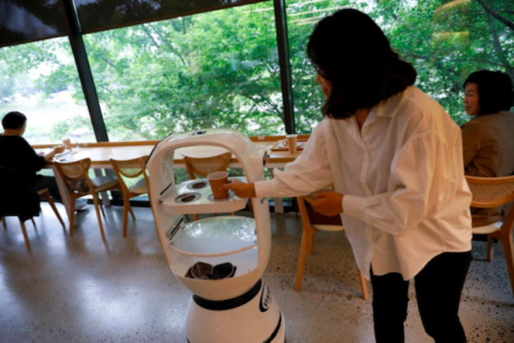 Посетителей кафе в Южной Корее будут обслуживать роботы