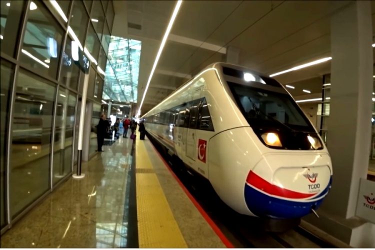 В Турции возобновилось железнодорожное сообщение