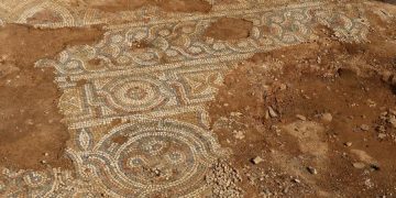 Археологи нашли уникальные золотые экспонаты в Анталии