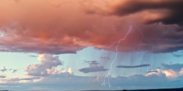 Индию и Бангладеш накроет мощный циклон
