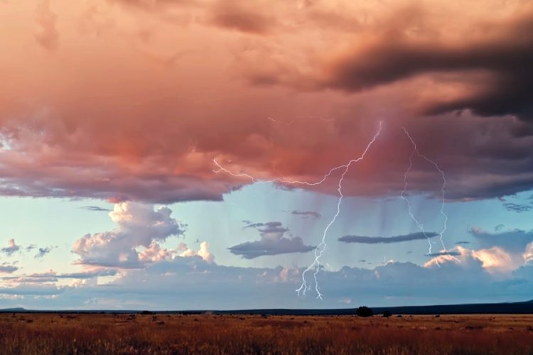 Индию и Бангладеш накроет мощный циклон