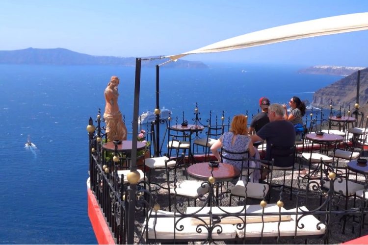 В Греции опровергли большие шансы заражения интуристами местного населения