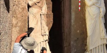 В Патаре обнаружили 1900-летнюю статую женщины