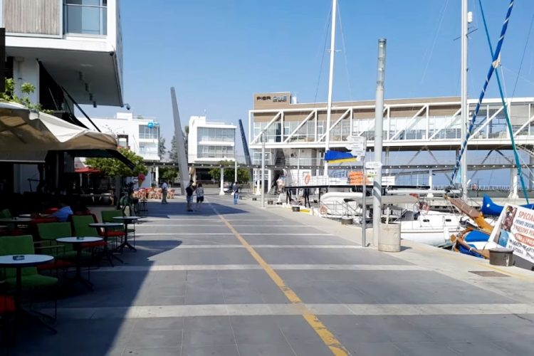 Кипр предостерегает туристов от покупки билетов на остров