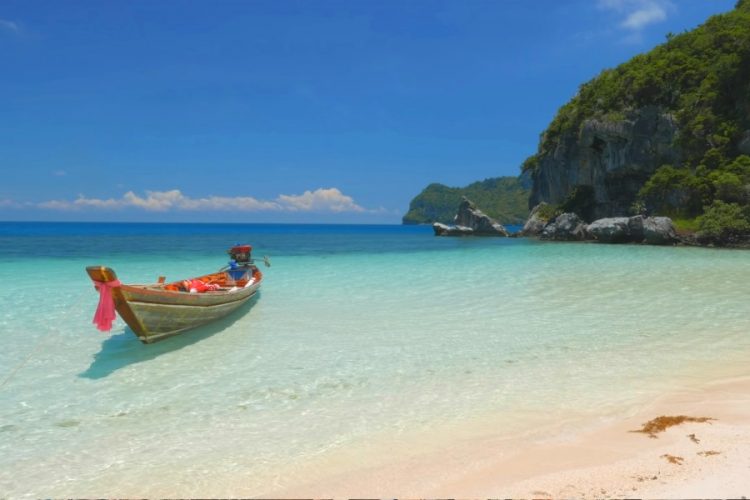 Ученые оценили риски заражения коронавирусом на пляжах