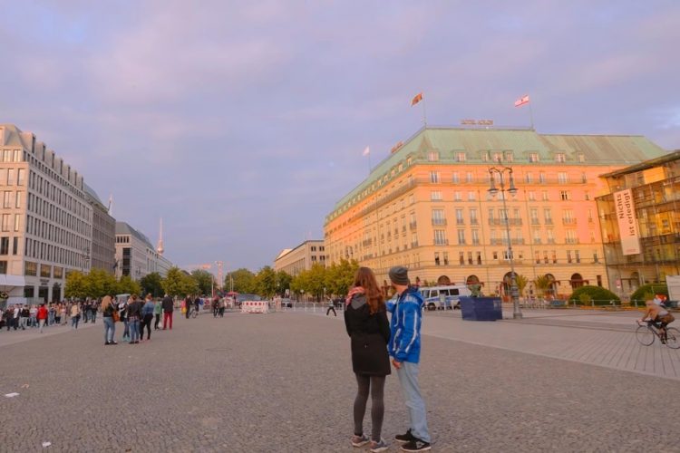 Посольство Германии продлило запрет на выдачу виз