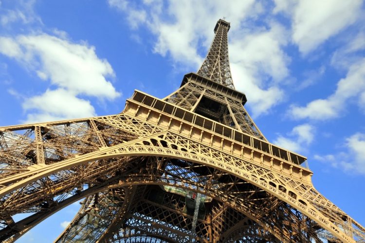 новость 18-06-2020 25 июня Эйфелева башня открывается для туристов