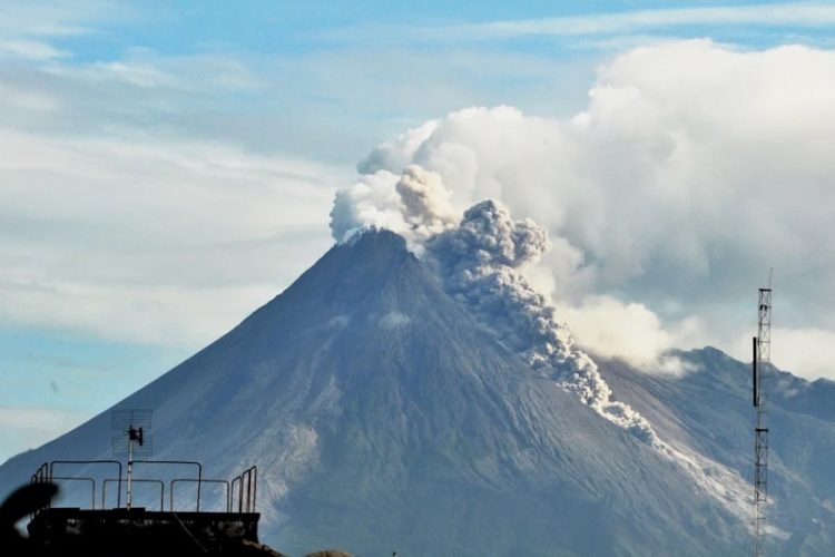 новость 24-05-2020 22 июня начал извергаться самый активный вулкан Индонезии