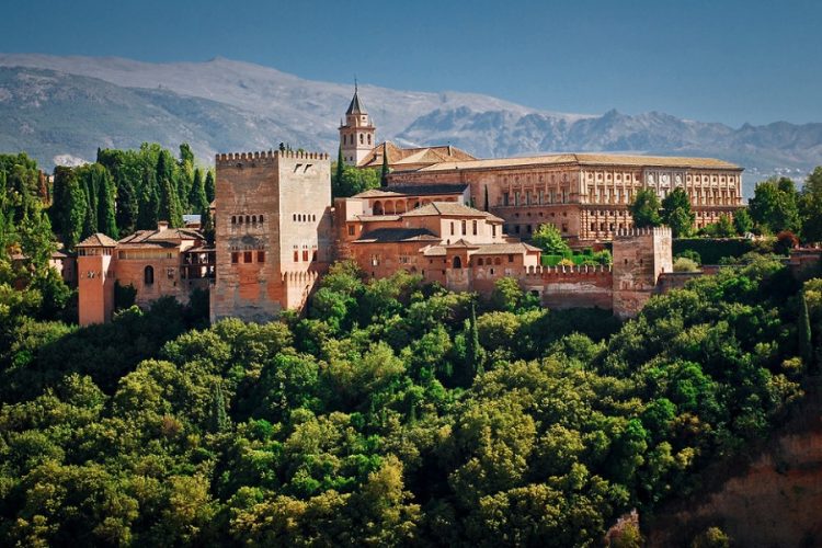 новость 18-06-2020 17 июня дворец Альгамбра открылся для посетителей