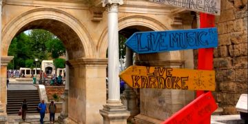 Отдых туристов, которые первыми отправились в Турцию, был омрачен коронавирусом