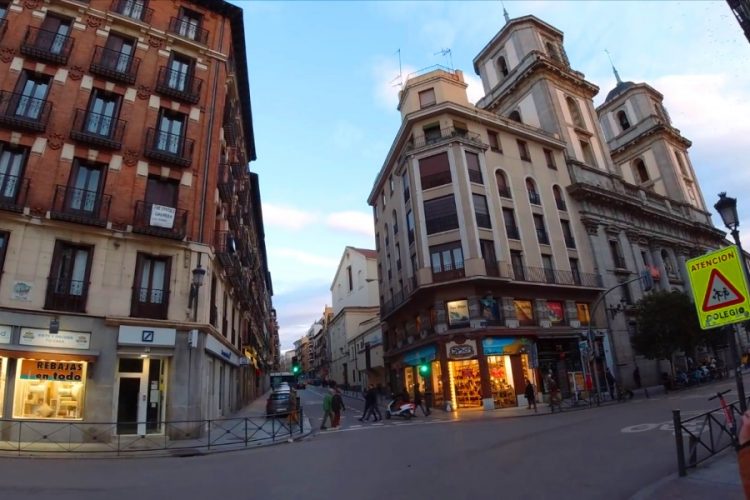 Жители Мадрида надеются на будущее без пьяных и шумных туристов