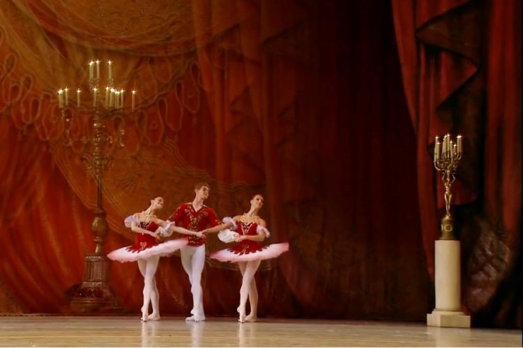 В Турции анонсировали запуск Театра-грузовика