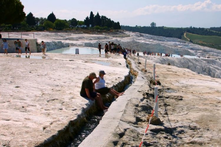 Турция просит пустить российских туристов на свои курорты