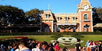 Открытие парков Disneyland в Калифорнии переносят