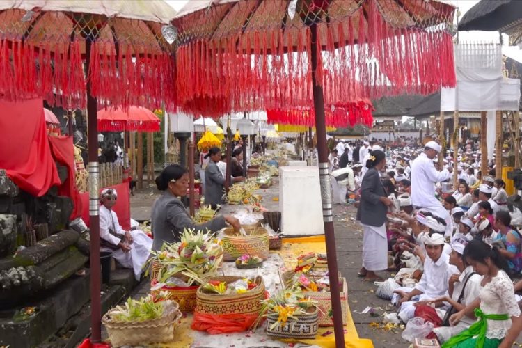 Турист просидел почти неделю в колодце на острове Бали