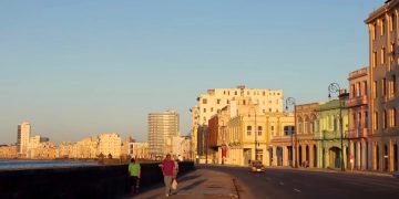 Туризм Кубы начнет восстановление с чартерных рейсов на курорты