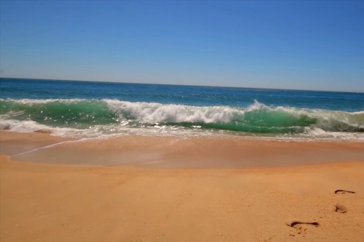 Туристы начали реагировать на открытие границ Греции, Испании и Португалии