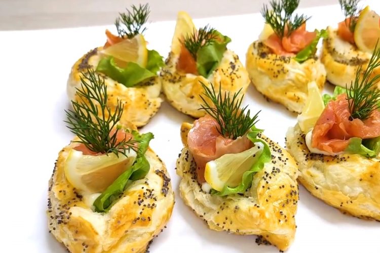 Кафе на популярных курортах Испании вводят "COVID-сборы"