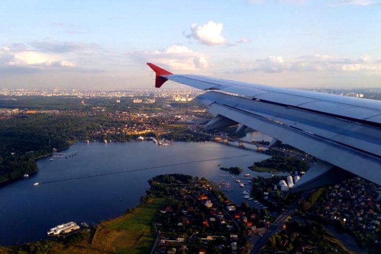 Россиянам с температурой не рекомендуют даже приезжать в аэропорты