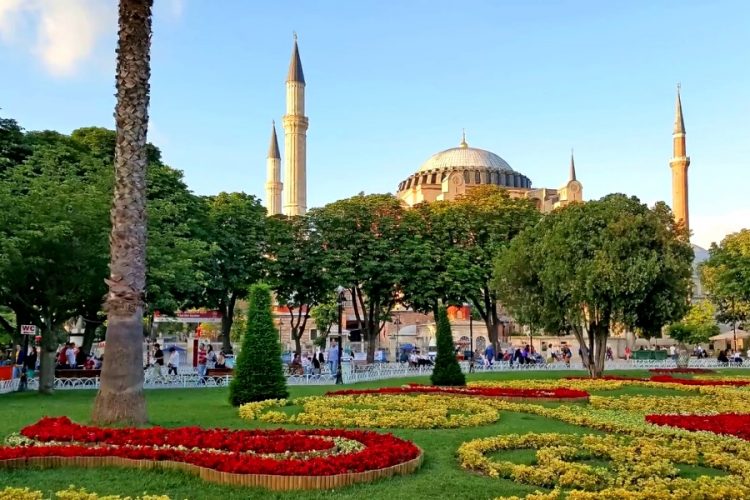 Турецкий чиновник выступает за превращении собора Святой Софии в мечеть