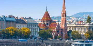 Началось обсуждение сроков возобновления работы визовых центров в РФ