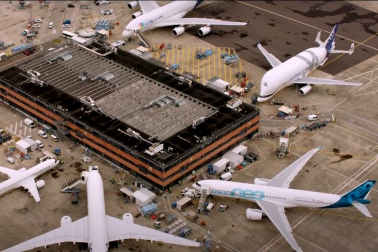 Польша с июля позволит заполнять все места в самолетах