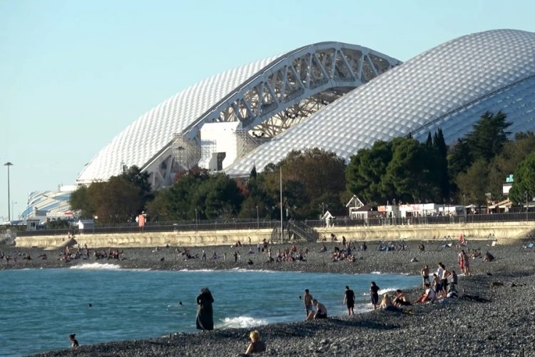 Стало известно о массовом недопуске туристов на курорты Сочи