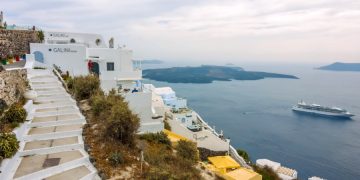 Премьер-министр Греции объяснил, по каким правилам начинается прием туристов