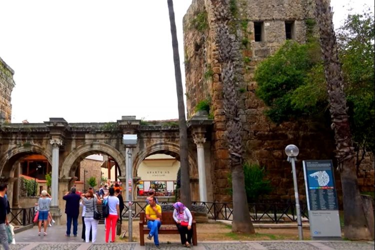 График открытия отелей Антальи летом 2020 года