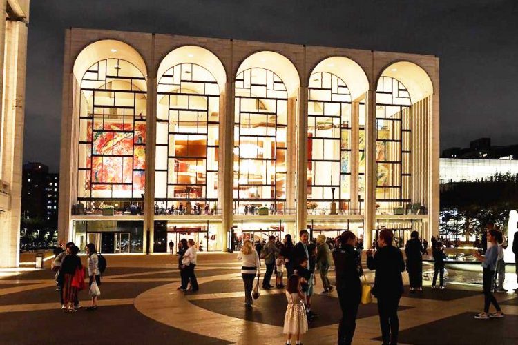 Метрополитен Опера отменяет все выступления осенью