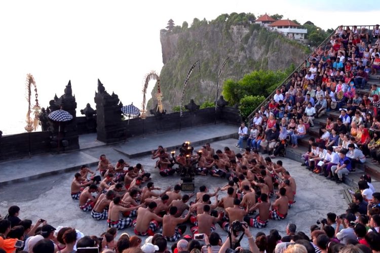 Открытие Бали отложат из-за увеличения количества зараженных COVID-19