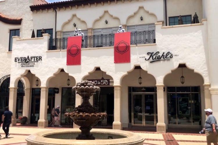 Парк Disney использует штурмовики Star Wars для информирования туристов