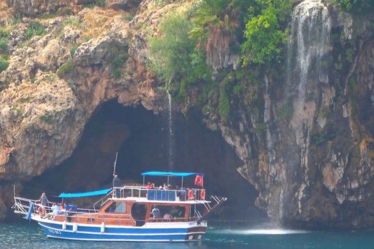 В Турции объяснили, что будут делать с туристами, у которых обнаружат коронавирус