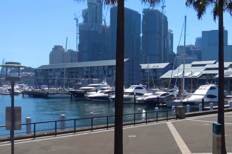 Австралия не планирует снимать карантин до следующего года