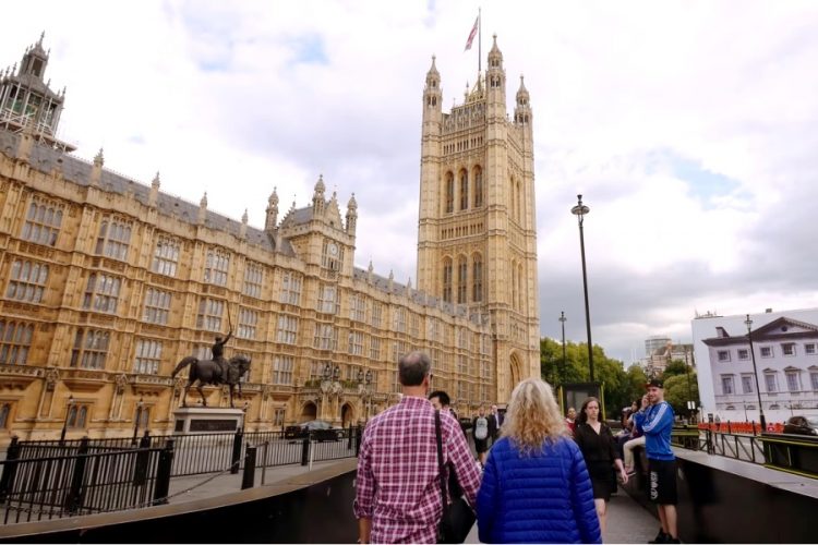 Посольство Великобритании в Москве сообщило, как будут работать визовые центры