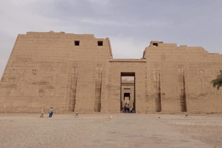 Египет снимает карантин, несмотря на сложную эпидобстановку