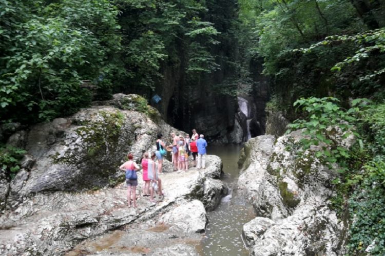 новость 01-07-2020 Путешественникам в Сочи разрешили экскурсии