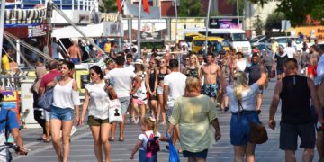 новость 10-07-2020 Туристический поток в Анталью в июле вырос до 27 тысяч