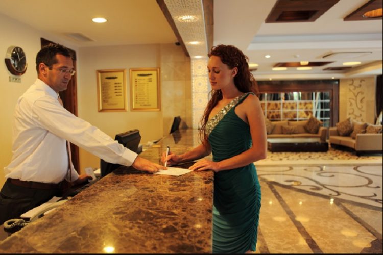 новость 25-07-2020 Без персонала рискуют остаться отели Анталии