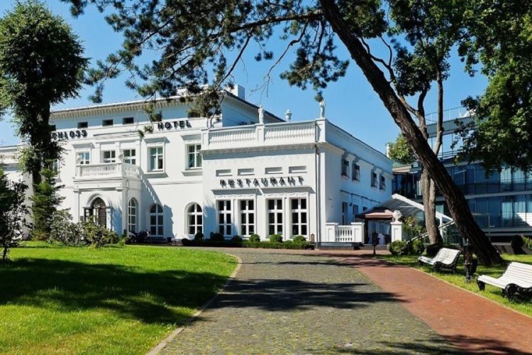 новость 30-07-2020 Туристы раскупили все отели на побережье Балтийского моря