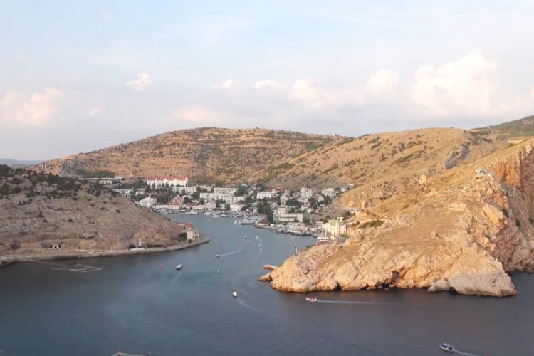 С начала июля в Крыму отдохнули 400 000 туристов