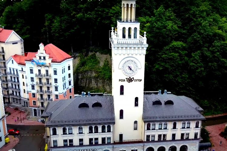 Курорт Роза Хутор уже продает ски-пассы на следующий сезон