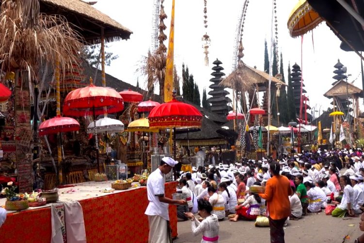 На Бали протестуют против тестов на коронавирус