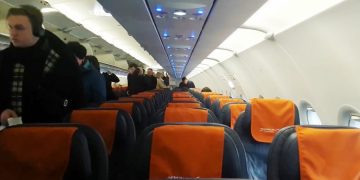 Запрет на поездки за границу продлили, но надежда на отпуск остается