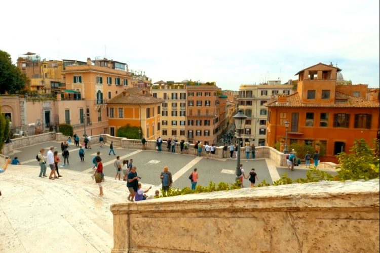 Туроператоры считают странным список разрешенных для полетов из РФ стран