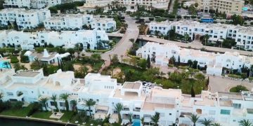 Россияне для Туниса пока останутся в красной зоне