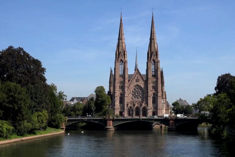 Страховщики сообщили, в какие страны россияне оформляют полисы