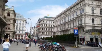 Власти Австрии продлили запрет на рейсы из России