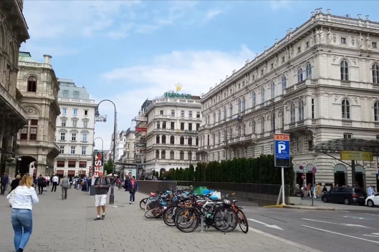 Власти Австрии продлили запрет на рейсы из России