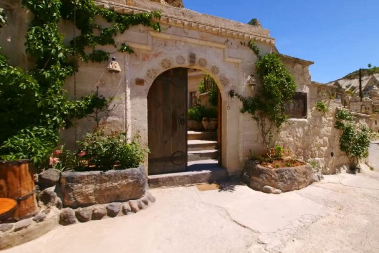 Турция сняла запрет на прием российских туристов